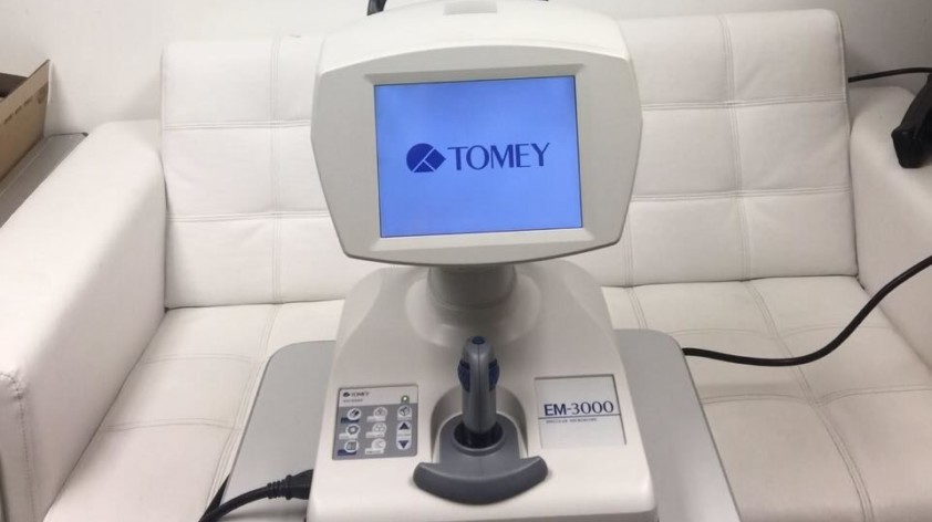 TOMEY EM300 SPECULAR MICROSCOPE